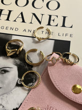 Load image into Gallery viewer, Dainty Swan Ring
